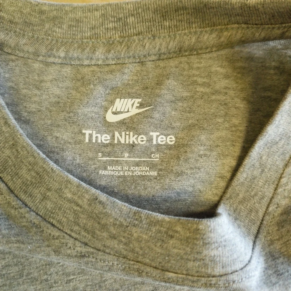 Nike Men's Gray T-Shirt - Picture 7 of 9